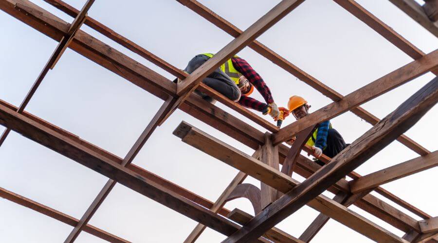 Professional gutter cleaning services in Canyon Country, CA